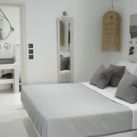 Caldera Suites Fira (Santorini)