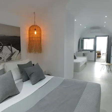 Caldera Suites Fira (Santorini)