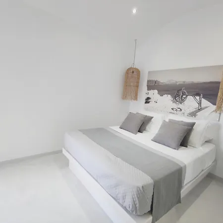 Caldera Suites Fira (Santorini)