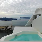 Caldera Suites Fira (Santorini)