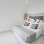 Caldera Suites Fira (Santorini)