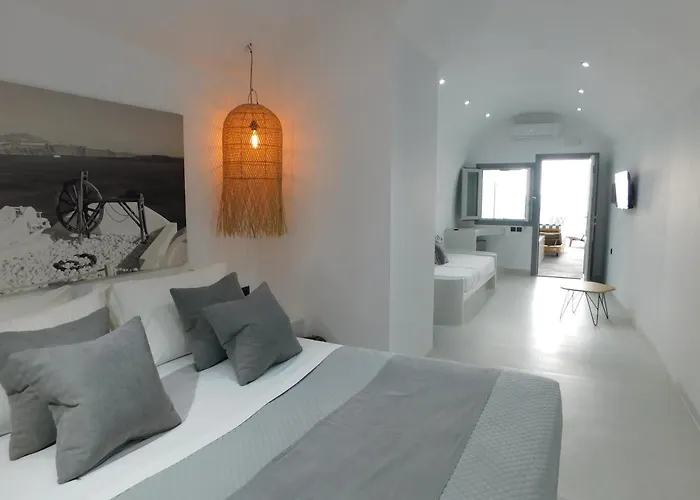 Caldera Suites Fira (Santorini)